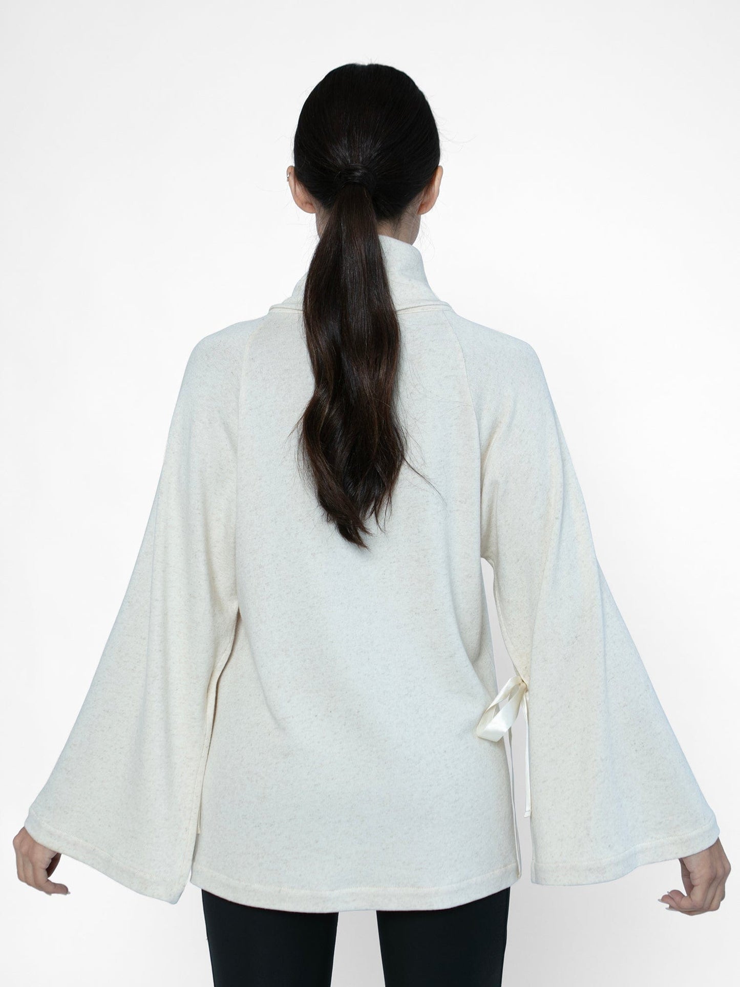 InEmergence Turtle Knit Weightless Cape - Black