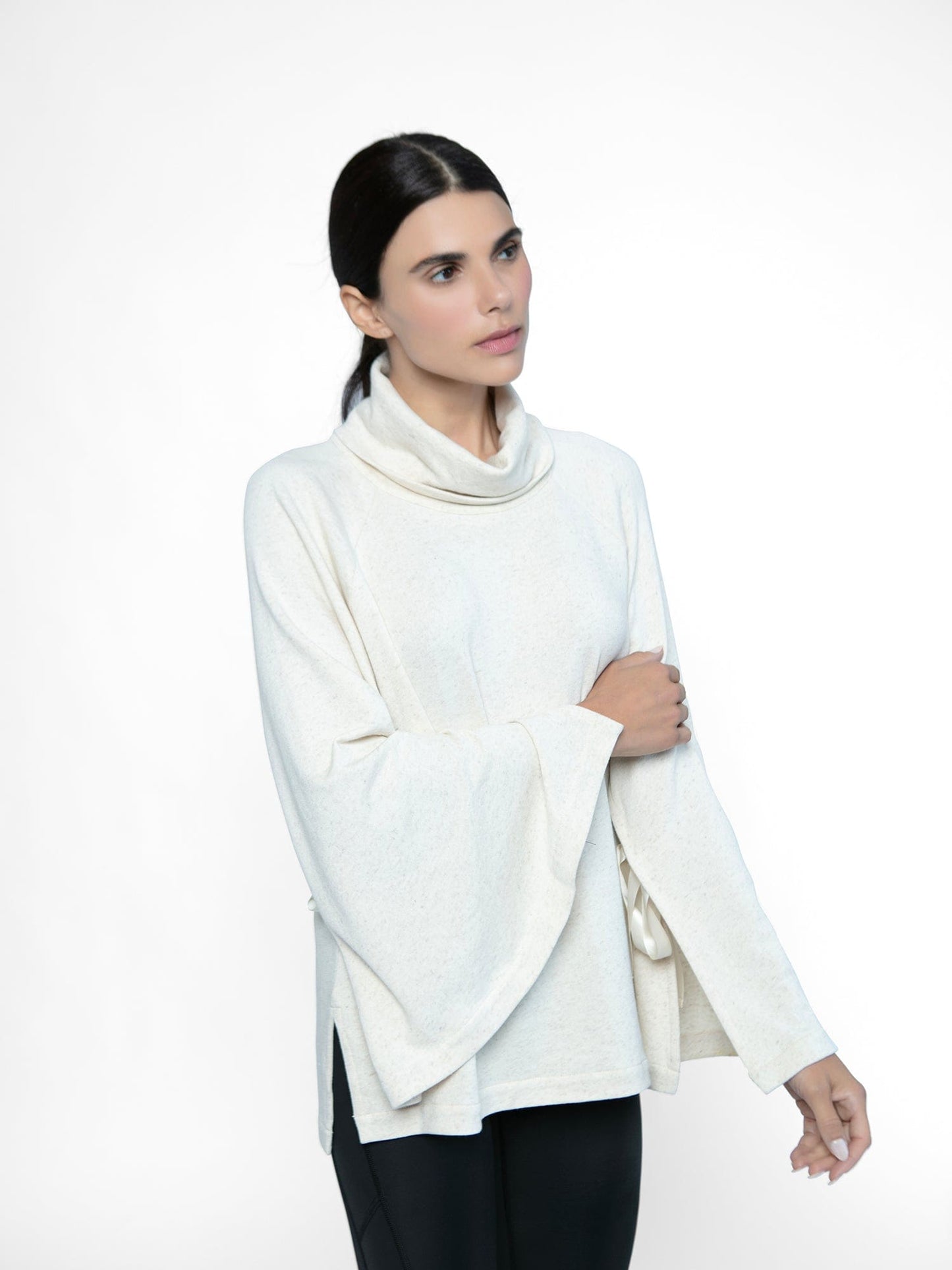 InEmergence Turtle Knit Weightless Cape - Black