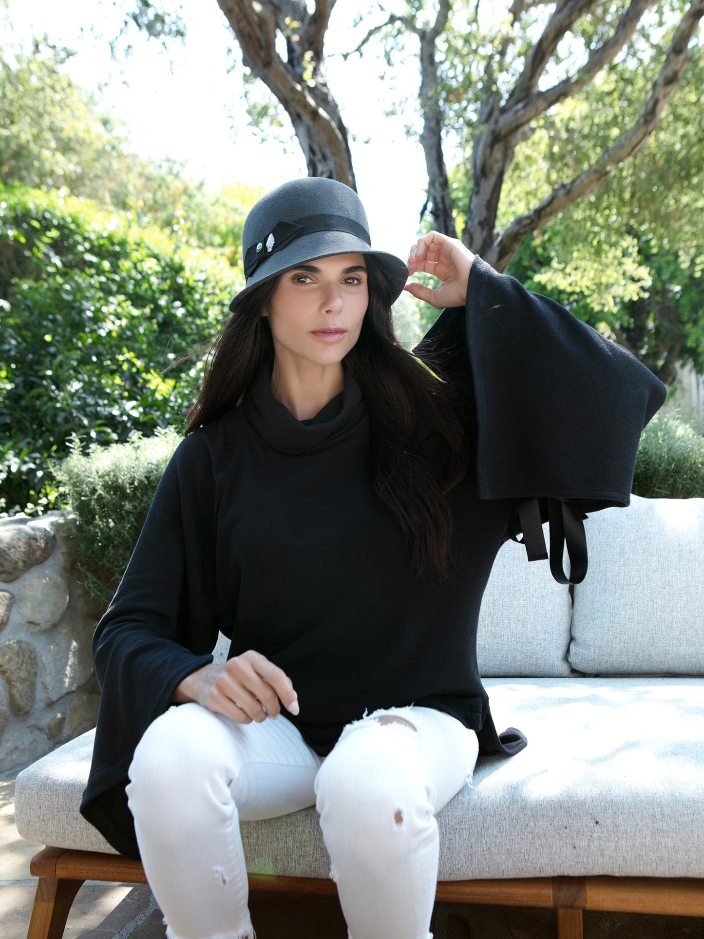 InEmergence  Turtle Knit Weightless Cape - Black